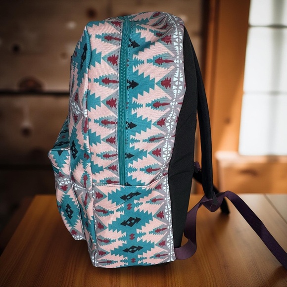 Wrangler Multi-Use Backpack,fits laptop,large phone pocket,zipper compartment 🐎 - Picture 2 of 7